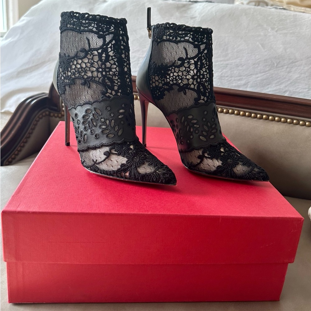 Valentino Garavani Lace Shoes